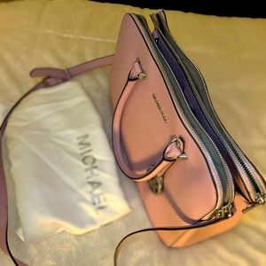Michael Kors bag rose pastel, good condition.